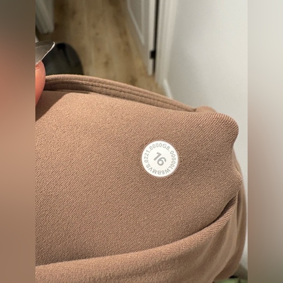 Lululemon Align Wide Leg Super-High-Rise Crop *23"
Cacao- NEVER WORN - Picture 8 of 11